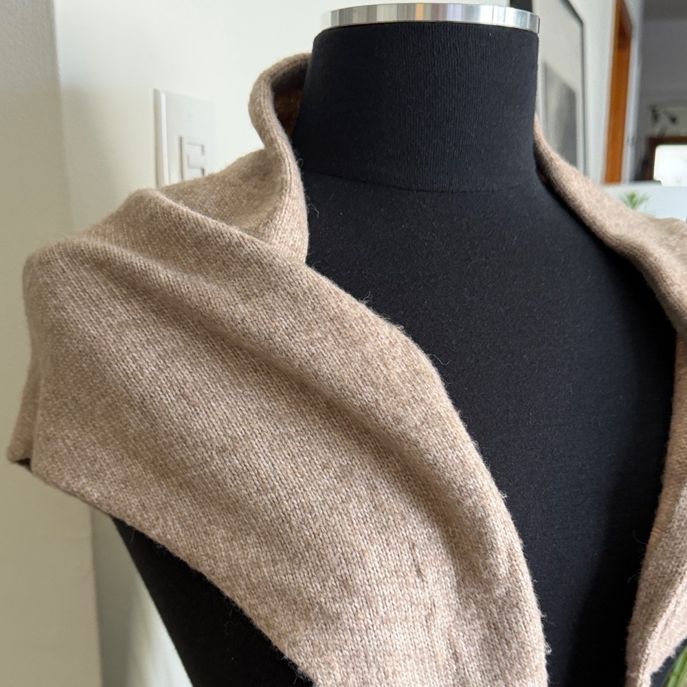 EUC Beige Lightweight Triangle Knit Shawl Collar Sweater Wrap - Picture 3 of 6